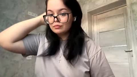 Snapshot of meghanlui chatting on June 16, 10:18 am Hanna online show from June 16, 10:18 am