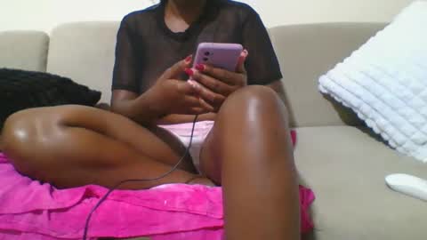 Snapshot of mel_candi94 chatting on February 16, 7:05 pm pretty online show from February 16, 7:05 pm