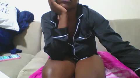 Snapshot of mel_candi94 chatting on October 7, 7:44 pm pretty online show from October 7, 7:44 pm