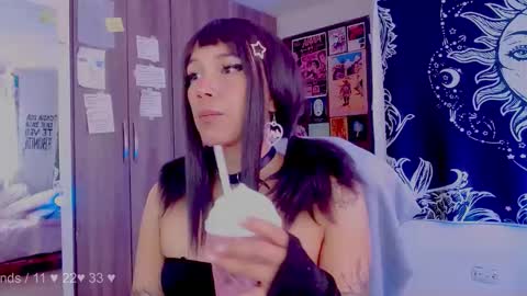 Melissa  -  -  Please help me to reach 100 thumbs up online show from October 13, 7:47 pm