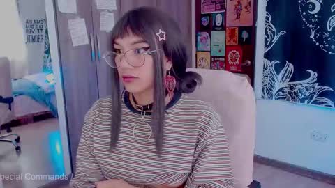 Melissa  -  -  Please help me to reach 100 thumbs up online show from October 23, 9:46 pm