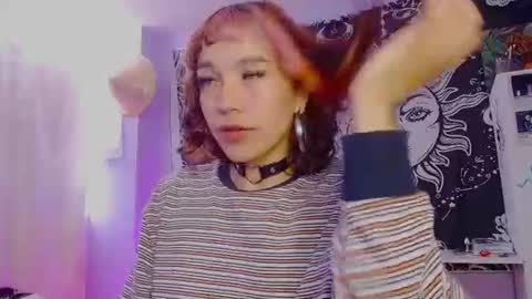 Snapshot of mel_dahlia chatting on July 18, 6:45 pm Melissa - - Please help me to reach 100 thumbs up online show from July 18, 6:45 pm