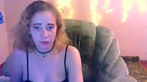 Snapshot of mel_mellie chatting on January 18, 9:45 pm Mel Mellie online show from January 18, 9:45 pm