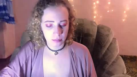 Snapshot of mel_mellie chatting on February 3, 1:19 am Mel Mellie online show from February 3, 1:19 am