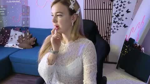 Mel online show from November 3, 2:57 am