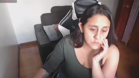 Snapshot of mel_raise chatting on May 3, 6:47 pm mel raise online show from May 3, 6:47 pm