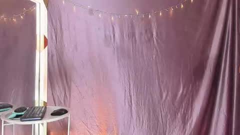 mel_rousse online show from February 5, 6:29 am