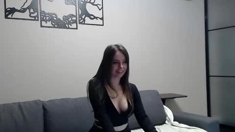 Snapshot of meladams chatting on December 16, 12:04 am meladams online show from December 16, 12:04 am