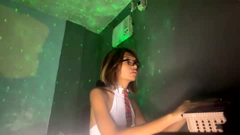 melahnie051002 online show from February 10, 4:16 am