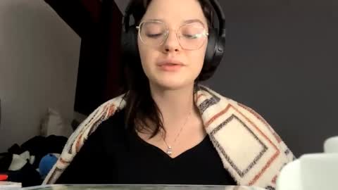 Leila online show from February 12, 8:53 am