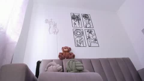Snapshot of melani_greyy chatting on June 6, 9:08 pm melani greyy online show from June 6, 9:08 pm