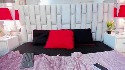 melani hom online show from September 17, 12:40 pm