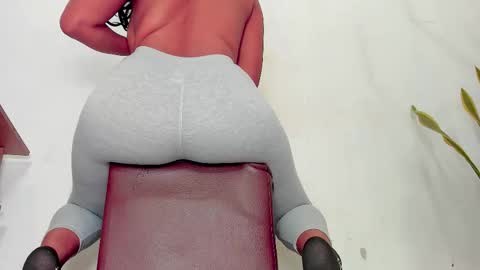 Snapshot of melania_browis chatting on September 25, 8:51 am Melania online show from September 25, 8:51 am