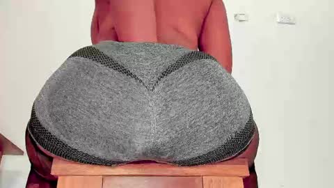 Snapshot of melania_browis chatting on October 3, 1:30 pm Melania online show from October 3, 1:30 pm