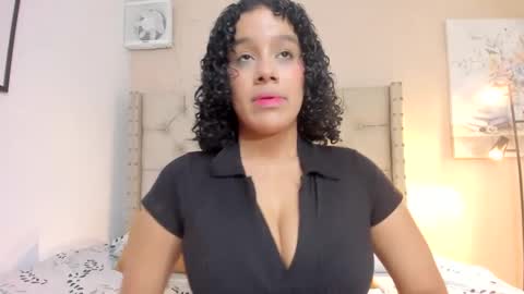Snapshot of melania_xtreme chatting on October 6, 2:42 am melania_xtreme online show from October 6, 2:42 am