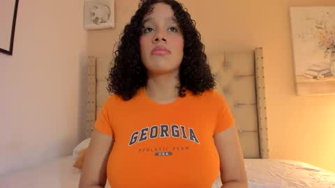 Snapshot of melania_xtreme chatting on December 15, 2:38 am melania_xtreme online show from December 15, 2:38 am