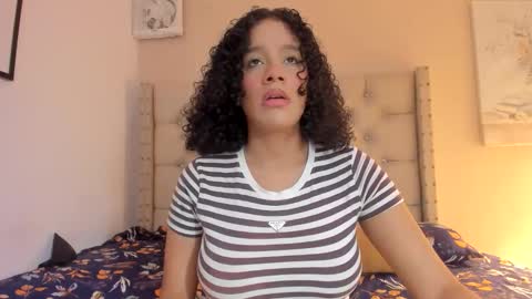 Snapshot of melania_xtreme chatting on December 19, 2:18 am melania_xtreme online show from December 19, 2:18 am