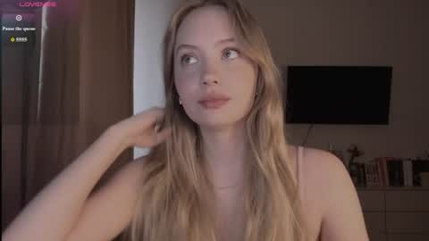 Snapshot of melanie__murr chatting on June 13, 10:46 am melanie__murr online show from June 13, 10:46 am