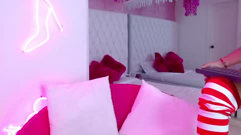 Melanie online show from December 21, 7:03 am