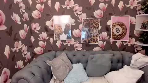 Melanie online show from July 2, 8:09 am
