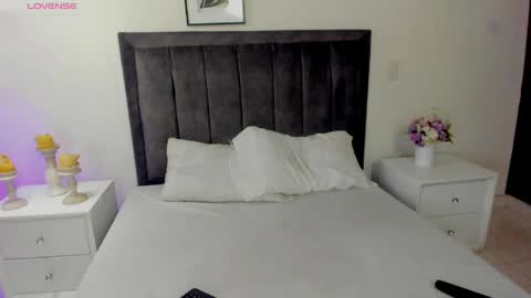 Snapshot of melanie_hillz chatting on June 7, 3:05 pm Melanie online show from June 7, 3:05 pm