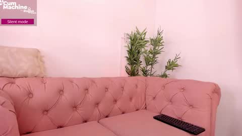 Snapshot of melanie_milleer chatting on October 18, 2:14 am Melanie Miller online show from October 18, 2:14 am