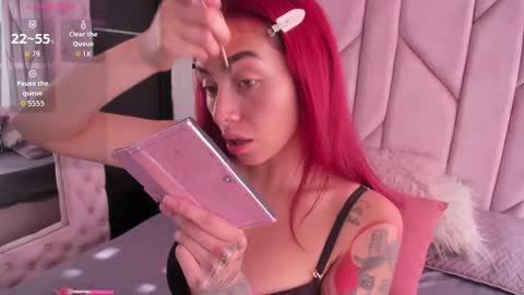 Snapshot of melanie_roux_ chatting on November 8, 12:27 pm Melanie roux online show from November 8, 12:27 pm