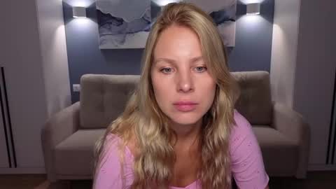 Melanie Bennett online show from September 18, 6:04 am