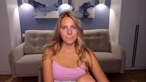 Melanie Bennett online show from October 3, 6:21 am