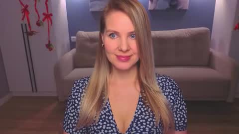 Melanie Bennett online show from February 27, 8:25 am