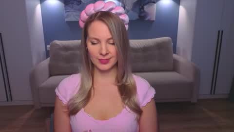 Melanie Bennett online show from March 27, 8:26 am