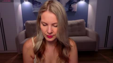 Snapshot of melaniebennett chatting on April 8, 6:46 am Melanie Bennett online show from April 8, 6:46 am