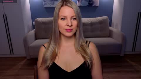Snapshot of melaniebennett chatting on April 10, 6:51 am Melanie Bennett online show from April 10, 6:51 am