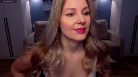 Snapshot of melaniebennett chatting on April 11, 6:40 am Melanie Bennett online show from April 11, 6:40 am