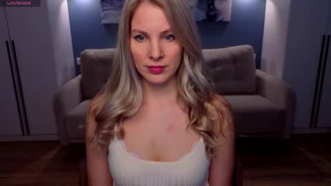 Snapshot of melaniebennett chatting on April 11, 8:07 am Melanie Bennett online show from April 11, 8:07 am