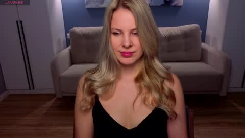 Snapshot of melaniebennett chatting on April 17, 8:17 am Melanie Bennett online show from April 17, 8:17 am