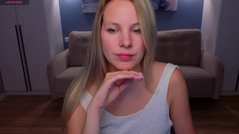 Snapshot of melaniebennett chatting on May 7, 6:52 am Melanie Bennett online show from May 7, 6:52 am