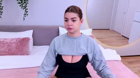 Melanie online show from November 7, 4:18 pm