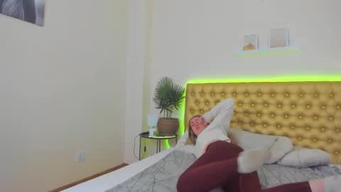 Snapshot of melaniecutys chatting on March 24, 6:07 am Melania online show from March 24, 6:07 am