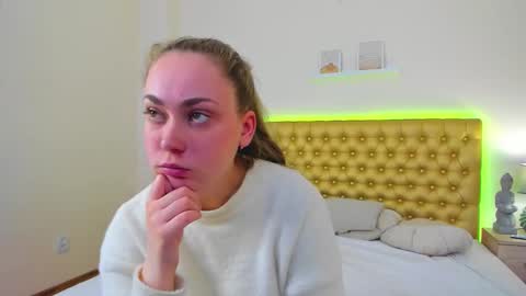 Snapshot of melaniecutys chatting on March 27, 8:48 am Melania online show from March 27, 8:48 am