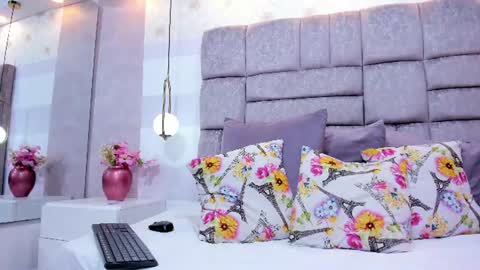melaniee_joness online show from August 4, 5:15 pm