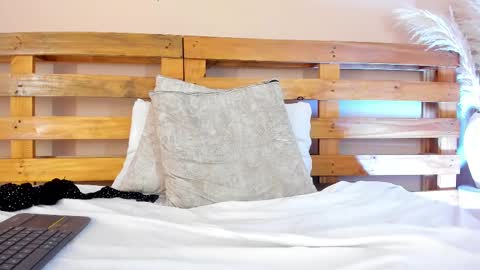 Snapshot of melanieecox chatting on February 16, 4:53 pm Melanie online show from February 16, 4:53 pm