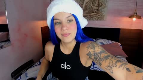 Melanie Roux online show from December 5, 7:49 pm