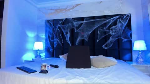 Melanie Roux online show from October 7, 8:06 pm