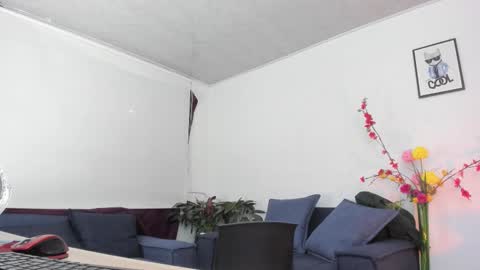 melaniie_roussel online show from November 13, 1:32 pm