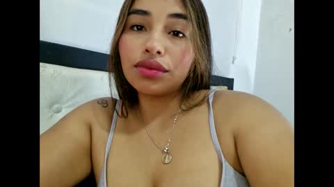 melaniie_roussel online show from April 4, 11:57 pm