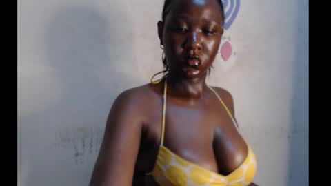 Snapshot of melanin_coco chatting on September 18, 5:59 pm Bene online show from September 18, 5:59 pm