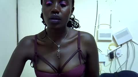 Snapshot of melanin_kuchi chatting on October 21, 7:25 pm African Melanin online show from October 21, 7:25 pm