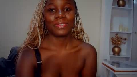 Snapshot of melanin_sassy96 chatting on September 28, 4:40 am bad lil shawry online show from September 28, 4:40 am