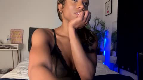 Snapshot of melaninmelanix chatting on May 20, 5:46 am melaninmelanix online show from May 20, 5:46 am